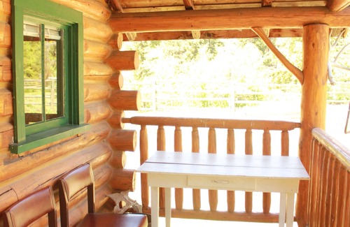 Clinton Cabin | Historic LogCabin on Working Ranch,peaceful&surrounded by nature,2km to LoonLake