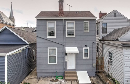 Ludlow Condo | Historic Ludlow is a quaint stay just off the Ohio River