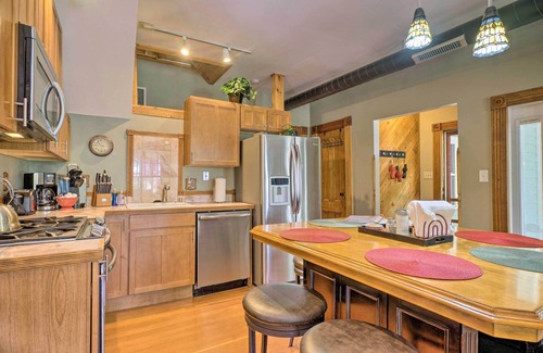 Manitou Springs Cottage | Historic Manitou Springs Victorian: Walk Downtown!