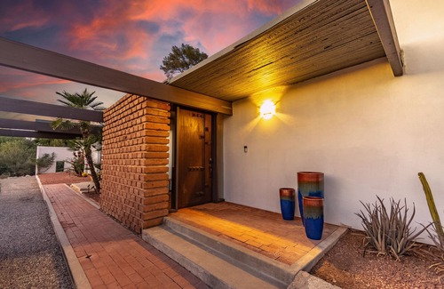 Casas Adobes House | Historic Mid-Century Modern House in the heart of Tucson's Catalina Foothills