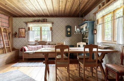 Leksand Municipality House | Historic Off-Grid Farm Cottage By Rombo Trail