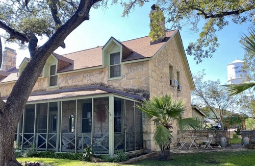 Brackettville House | Historic Officers Quarters in Fort Clark Springs
