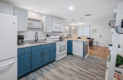 Palmetto Villa | Historic Palmetto Monochrome retreat