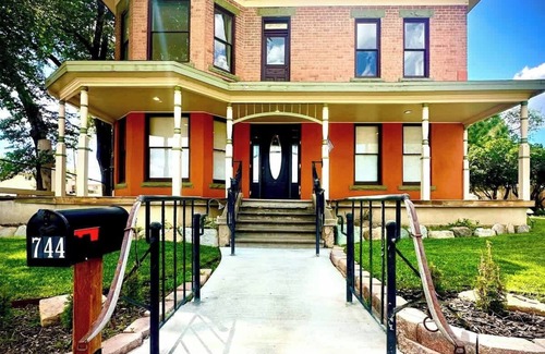 Raton House | Historic Queen Anne Art Gallery House!