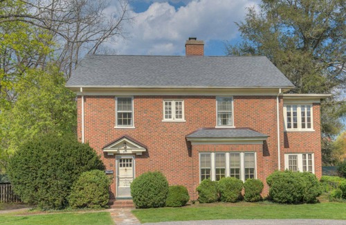 Downtown House | Historic Robeson House, Perfect Location Downtown & Next to Campus