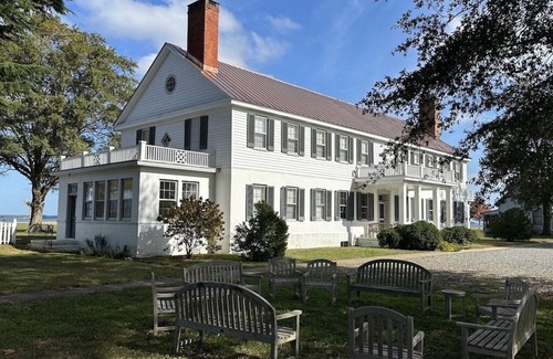 Saluda House | Historic Rosegill -700 Acre Farm on Rappahannock River with Pool, Beach, Fishing