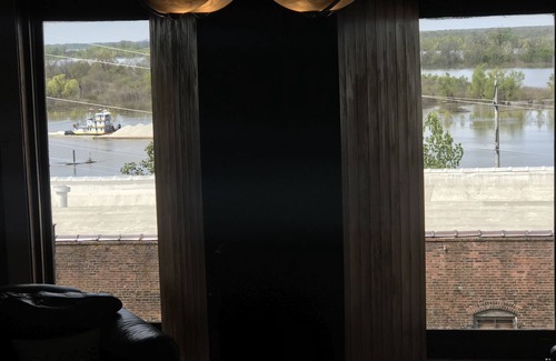 Vicksburg Apartment | Historic Speak Easy Loft with Water Views in Downtown Vicksburg