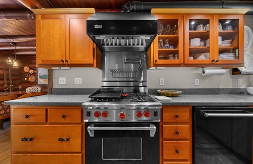 Mount Hood Village Cabin | Historic Steiner Log Cabin with BBQ and Hot Tub