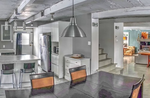 Beloeil House | Historic stone house by the river