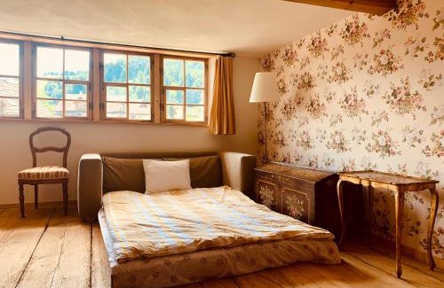 Brunnadern House | Historic Swiss Room in Guesthouse Rosalie