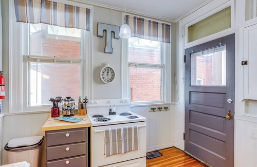 Tiffin House | Historic Tiffin Home ~ Half Mi to University!