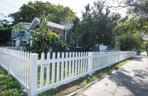 Historic Uptown House | Historic Uptown Vibes - Classy 2/1 Detached Home