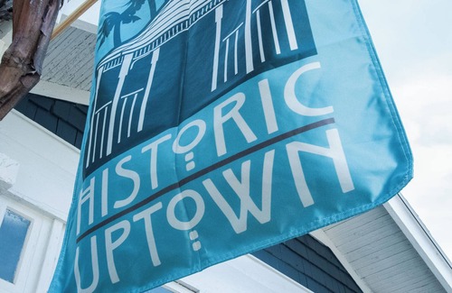 Historic Uptown House | Historic Uptown Vibes - Classy 2/1 Detached Home