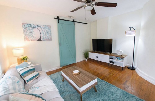 Historic Uptown Apartment | Historic Uptown Vibes - 1/1 Apartment #3