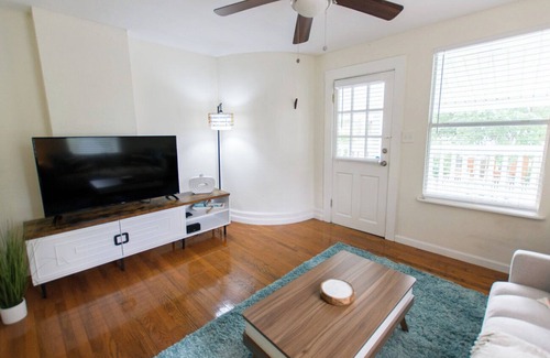 Historic Uptown Apartment | Historic Uptown Vibes - 1/1 Apartment #3