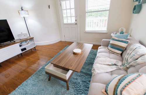 Historic Uptown Apartment | Historic Uptown Vibes - 1/1 Apartment #3