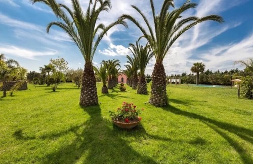 Guagnano Villa | Historic villa with garden and swimming pool in the Terre sel Negroamaro