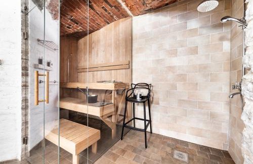 Kadriorg Apartment | Historical & Modern Business Suite with Sauna @Kadriorg