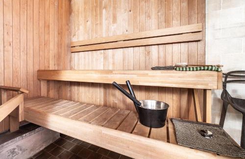 Kadriorg Apartment | Historical & Modern Business Suite with Sauna @Kadriorg