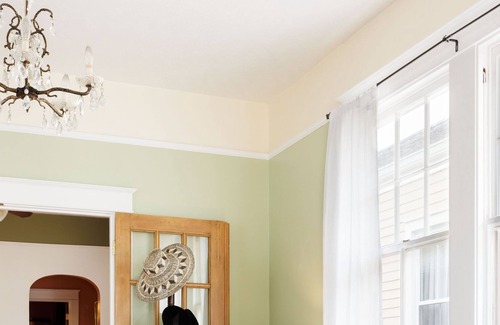Esplanade Ridge Apartment | Historical New Orleans Cottage