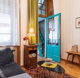 Sololaki Apartment | Historical spirit Duplex Loft