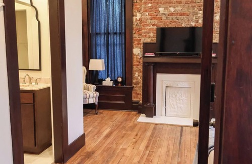 Bowling Green Apartment | Historical Studio near WKU Campus & Downtown BG!