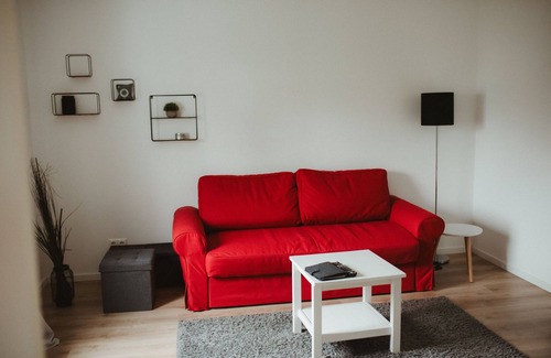 Alt-Heiligkreuz Apartment | HK2: renovated, WiFi, center within walking distance, garden, 62m², 55" TV, train station, Luxembourg