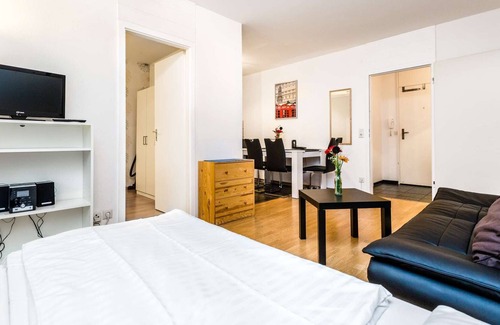 Kalk Apartment | HÖ01 large apartment with dryer and washing machine