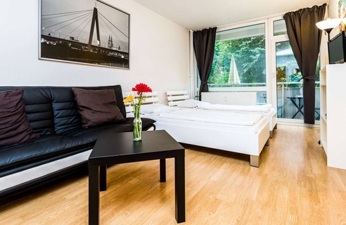 Kalk Apartment | HÖ01 large apartment with dryer and washing machine