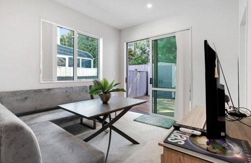 Hobsonville House | Hobsonville Guest Suite with Wi-Fi