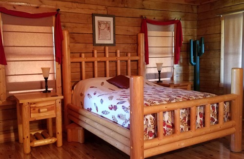 Nelsonville Cabin | Hocking Hills Lodge - Maximum 16-Adults w/children is 20-Guests