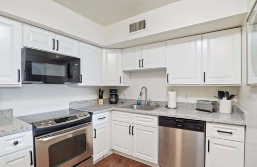 Lubbock Apartment | Hoff Gardens 37 - 1BR/1BA - Downtown Lubbock