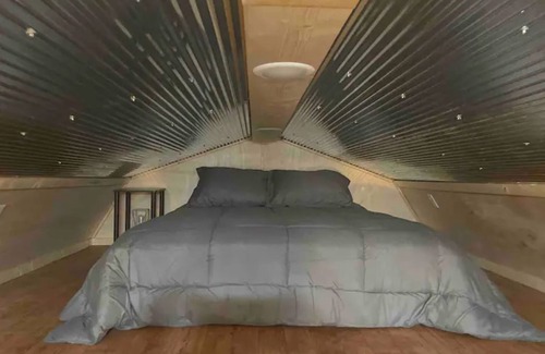 Eminence Cabin | Hogan's Hideout Garage Apartment, cozy, private Cabin