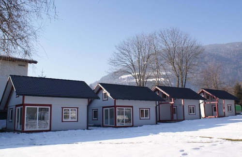 Bodensdorf House | Holiday Home in Bodensdorf by Lake Ossiach