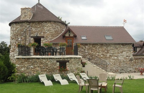 Saint-Etienne-sous-Bailleul House | Holiday home " la tour 2 étoiles "Normandie