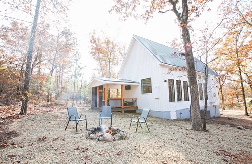 Hochatown House | Holder Hill Honeymoon Cabin