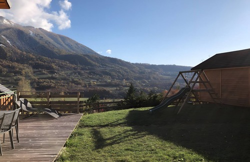 Saint-Jean-Saint-Nicolas House | Holiday Home 'Gentianes Bleues' with Mountain View, Private Terrace and Private Garden