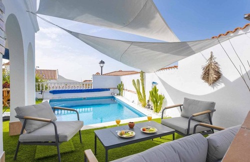 Chayofa Villa | Holiday 3bedroom villa with private heated pool in Chayofa.