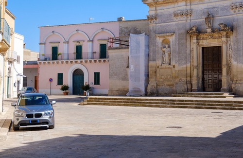 San Donato di Lecce Apartment | Holiday Apartment 2 - Palazzo Costantini with Balcony, Shared Garden & Wi-Fi
