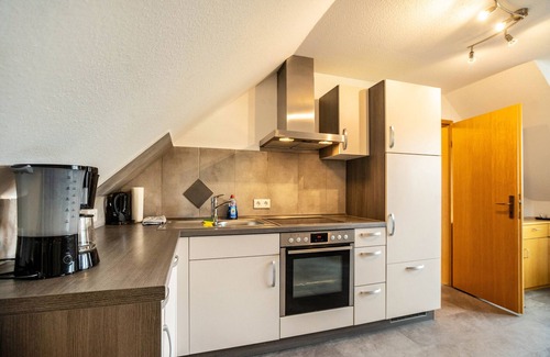 Stedesdorf Apartment | Holiday Apartment 'Nordsee Ferienwohnung Möwe' with Garden & Wi-Fi