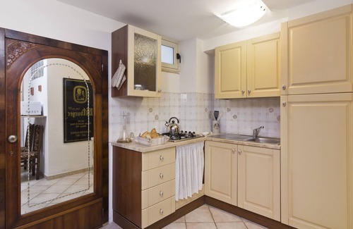 Capitana Apartment | Holiday Apartment "Casa Ginepro" in Villa with Wi-Fi, Courtyard & Pool