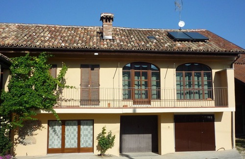 Serralunga d'Alba Apartment | holiday apartments in Serralunga d'Alba with panoramic swimming pool