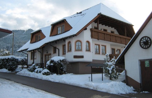 Winden im Elztal Apartment | Holiday Apartment 'Morgenröte' with Mountain View, Shared Garden and Wi-Fi