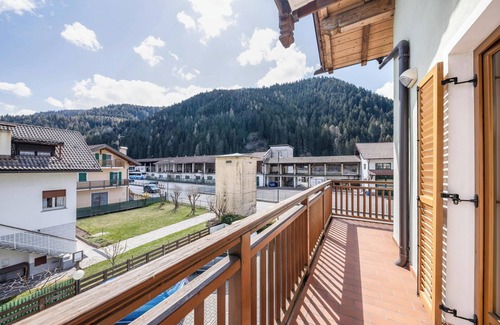 Castello-Molina di Fiemme Apartment | Holiday Apartment "Viola" with 2 Balconies & Mountain View