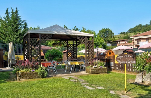 San Matteo Apartment | Holiday apartment 'Magnolia' in Piedmont, with shared pool, garden and sauna
