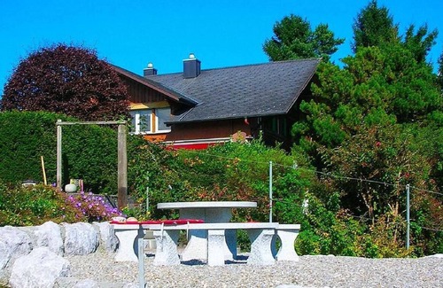 Aeschi bei Spiez Apartment | Holiday apartment Aeschi b. Spiez for 2 - 7 persons with 4 bedrooms - Holiday apartment