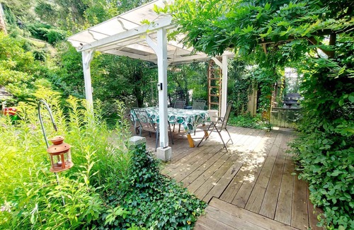 Kamp-Bornhofen Apartment | Holiday apartment with garden, terrace and barbecue