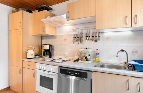 Triberg im Schwarzwald Apartment | Holiday Apartment '1' with Mountain View, Shared Garden and Wi-Fi