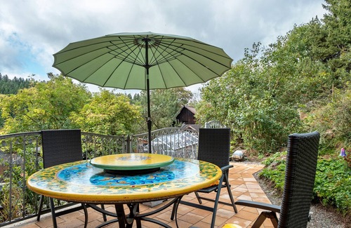 Triberg im Schwarzwald Apartment | Holiday Apartment '1' with Mountain View, Shared Garden and Wi-Fi