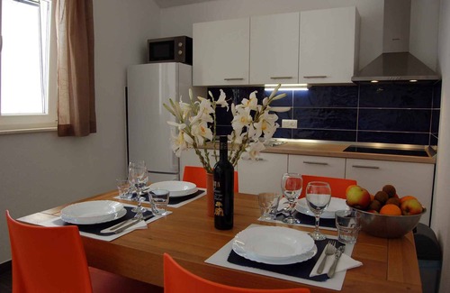 Verunic Apartment | Holiday apartment 10 m from the sea